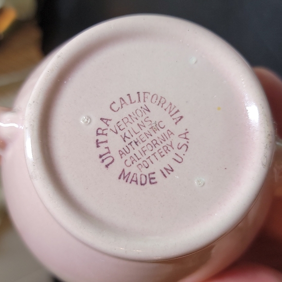 Vintage California Pottery Creamer and Sugar Set - Pink - Picture 7 of 9